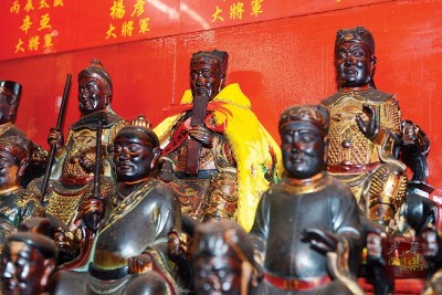 今年当值太岁新君为姜武大将军(身穿黄袍)。