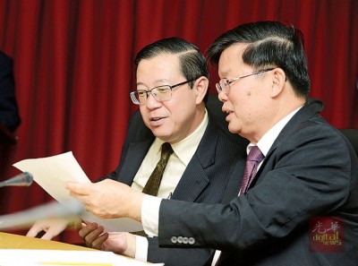 曹观友反击陈德钦巴掌论,强调本身和领导林冠英亲密讨论,现场媒体有目共睹,少数口论并无第二与。