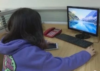 小王在那老板的微机内,察觉公司女职员极度私隐的短片。