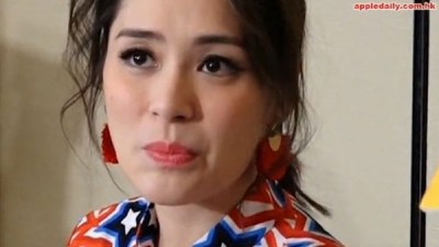 杨受成受访时不经意脱口说出一句:“阿娇很难嫁!”连阿娇听完都露出尴尬的表情。