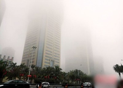 海口再因琼州海峡被浓雾笼罩,三个港口又被迫停航。