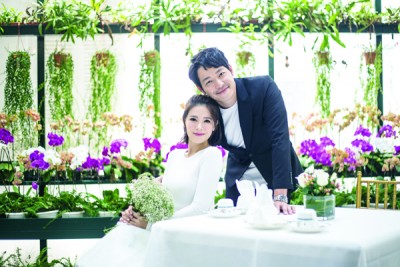 袁锦伦(Alan)和林佩琦(Emily)拍拖8年,宣布正式成为夫妇!