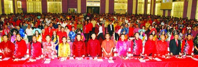 2018戊戌年全国福建乡亲大拜年上以沙登华究竟大厦宴开150席,连请来白天(左7)做主宾。