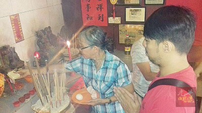 喂虎爷吃豆腐。