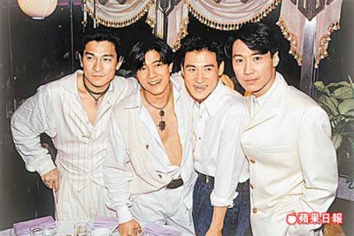 拂晓(右起)、张学友、郭富城及刘德华首为封为香港“四大天上”。