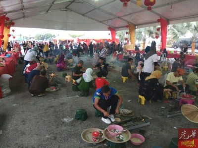制作糕加必比赛获得3000人参加,缔造大马纪录。