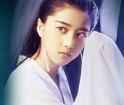 新版《神雕侠侣》先后8过翻拍,传播小龙女是权怡凤同俞宏荣(左)的18夏女李凯馨。