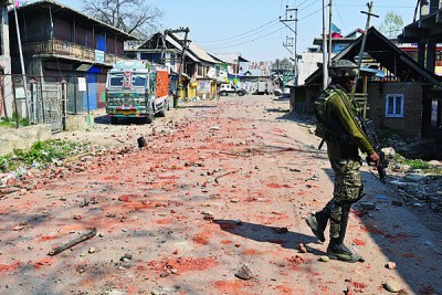 印度士兵在冲突区警卫。(法新社照片)