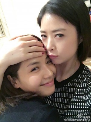 蒋欣(右)和刘涛病逝互称好姐妹。