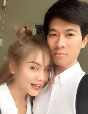 猜查纳表示与女友十分相爱。