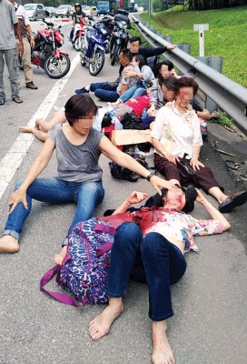 长途巴士从云顶回国途中发生意外,导致1死14伤。