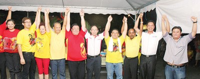 古拉(右3)、张志坚(右5)及苏建祥(右6)被视为同一派系,张志坚出线机会渺茫。