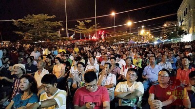 约2000人出席聆听马六甲希联政治讲座,反应相当热烈。