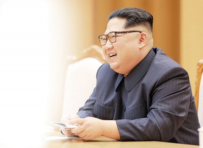 金正恩和文在尊重最快下到打电话。