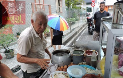 阿风伯在4个月前已决定退休。