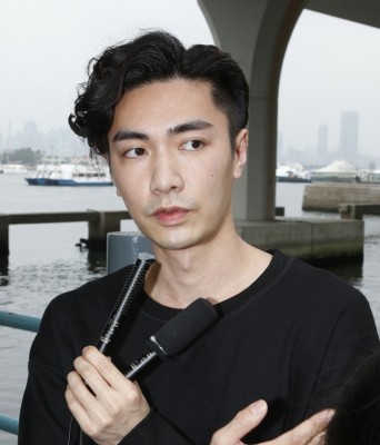 魏焌皓承认已离开无线。