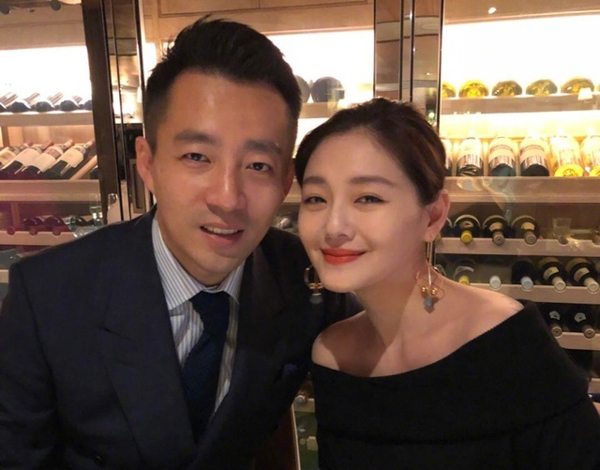 大S发声明表示第3胎不幸流产,左为老公汪小菲。