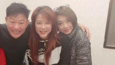 詹秉熙和老婆(中)和颜仟汶时常三人行。