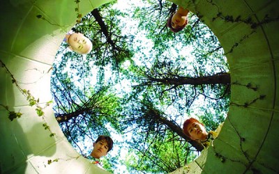 SHINee MV预告左下角有奇怪人影。