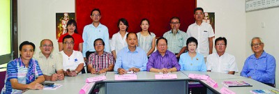 董总与吉打董联会交流,前排左起为张楗汶、黄吉和、潘光耀、陈国辉、庄俊隆、刘利民、孔婉莹、傅振荃及陈运裕等人。