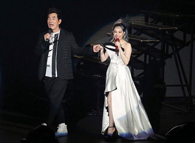 51夏的任贤齐任演唱会嘉宾。
