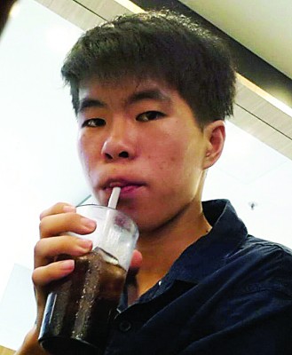 郭俨进在庆祝活动中不幸丧命。