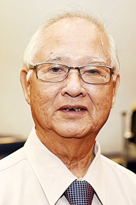 许海明。