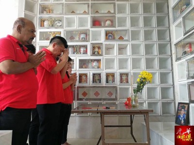黄家业一行人拜祭骆永泉,要替死者伸冤。