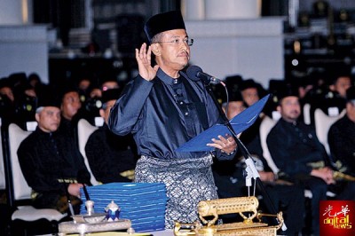 哈迪前政治秘书三苏里宣誓就任登州新任大臣。