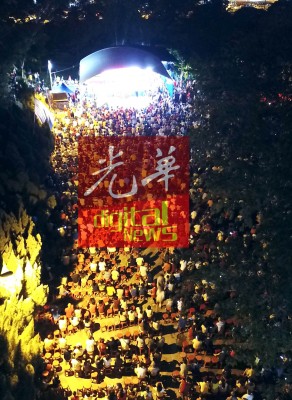 槟州希望联盟周三晚在面对劳工村课题的柔府村举办超级讲座,人潮爆满。