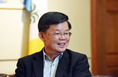 我们曹首长像不像黄百鸣?首长说:“不像啦!”