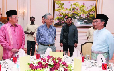 首相设宴款待砂沙两州领袖。