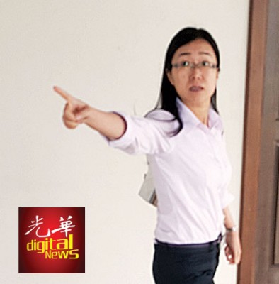 潘美珠(译音)出庭供证指看到一名男子举起开枪手势指向她,过后就听到一声枪响,子弹打破左边车窗并射中方向盘。