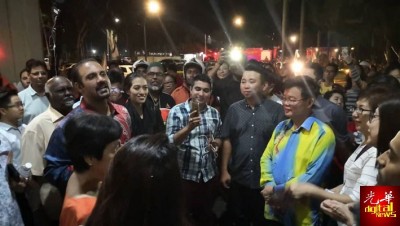 为了保障出席者的安全,蓝卡巴接着宣布该宴会取消,会择日再办感谢宴。