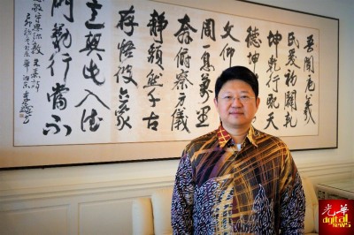 白天形容大马与中国的关系唇齿相依,向来是“遇山一起爬,遇沟一起跨”的好朋友。