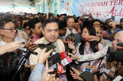 陆兆福:本人自国民眼中看到泪光。