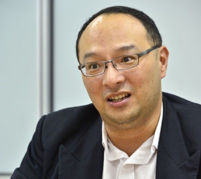 庄学勤:“特朗普展开的“贸易战”,导致全世界股市滑落。”