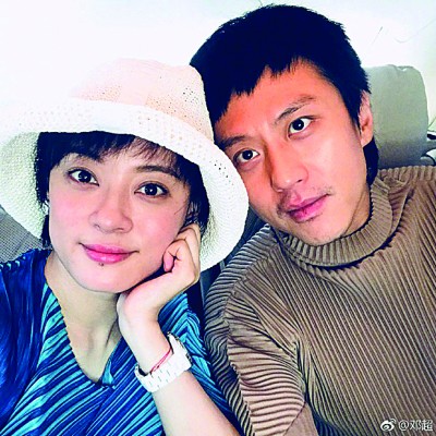 孙俪(左)与老公邓超结婚多年。