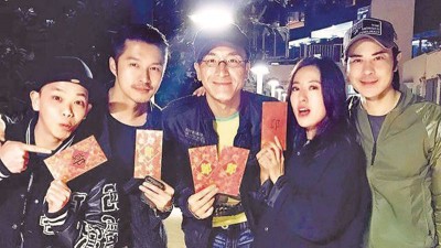 (右起)郑嘉颖好友唐诗咏、马国明、黄嘉乐同林子善当都将会晤自费去观礼。