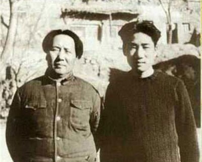 毛泽东(左)长子毛岸英(右)在韩战中阵亡。