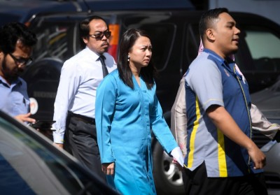 新科妇女、家庭与社会发展部副部长杨巧双周三上午到隆中央医院慰问男婴父母。