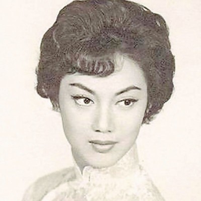 年轻时的夏萍是美人胚子。