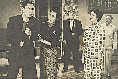 夏萍(右)50年代开始演出多部粤语长片,曾与张瑛、黄曼梨合演《慈母心》。