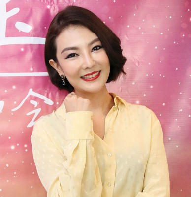 童冰玉表示今后将把百分之六十的工作重心放在幕后工作,同时也希望未来10年能有自己的代表作。