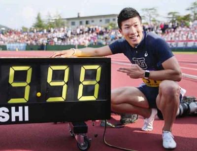 日本短跑明星桐生祥秀(左)跑出9.98秒的的个人最佳,有能力在亚运会抗衡中国飞人苏炳添。