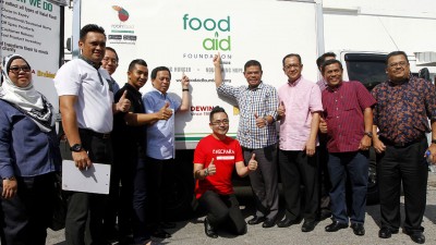 珍珠食物银行推行1年来让2万4324贫民受惠,赛夫丁力赞计划成功。