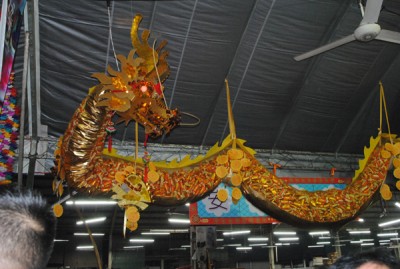 金龙神态摄人。
