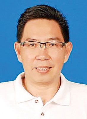 傅子初继续加了区会主席。