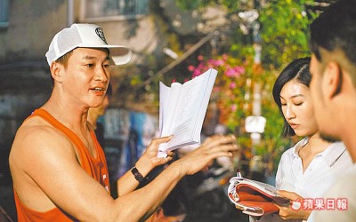 何润东第一次担任导演就入围最佳导演、最佳戏剧等大奖。