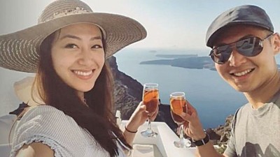 丁子田受访时宣称单身,然而今年4月她才和男友飞到希腊爱之旅。